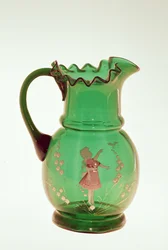 Pichet vert Mary Gregory avec peinture émaillée d